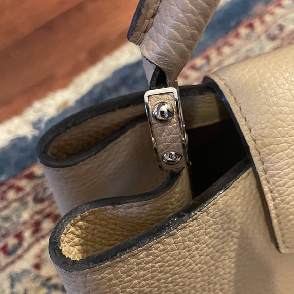 🔥SOLD 🔥 LV Capucine pebbled leather hand bag - Picture 15 of 16